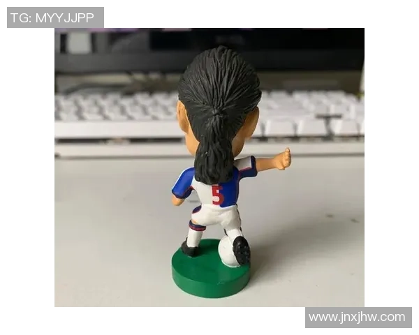 世界杯足球球星公仔精美收藏版图片展示，感受每位传奇球员的风采与魅力