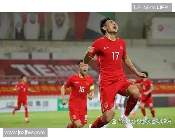 从草根到巨星男子足球球星成长历程与辉煌成就解析