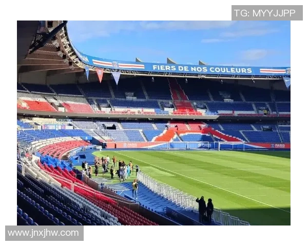 巴黎足球队长发型引领潮流成焦点 球场外的时尚新标杆