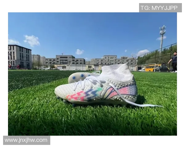 球星能否自选购买足球鞋并非唯一选择品牌赞助对其影响分析