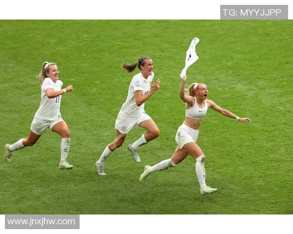 加拿大美女女足球星崭露头角成为国际赛场上的耀眼明星 加拿大美女女足球星崭露头角成为国际赛场上的耀眼明星