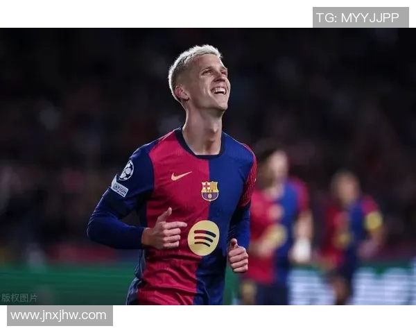 足球周刊专访：聚焦当红球星的赛场荣耀与背后故事